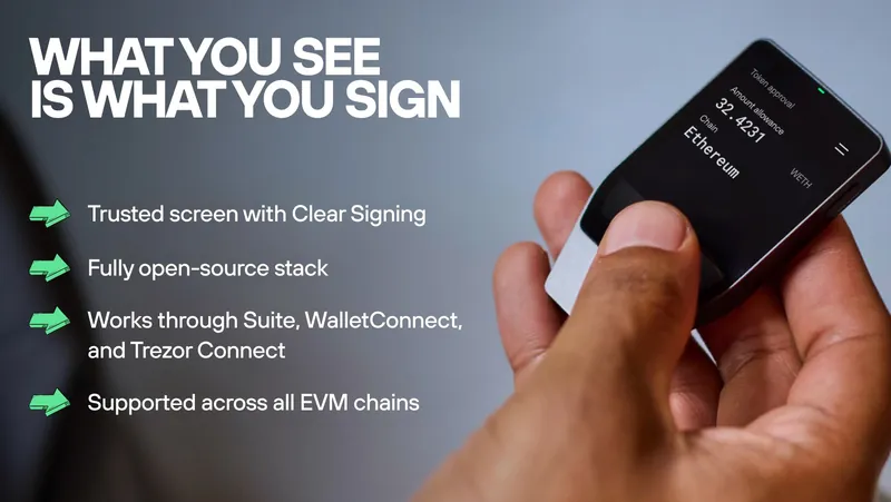 Imagen de prensa de Trezor: una mano sostiene un Trezor Safe con Clear Signing, la pantalla muestra importe y red de una transacción
